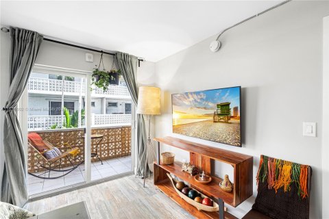 Condo in Miami Beach, Florida, 1 bedroom  № 1305024 - photo 7