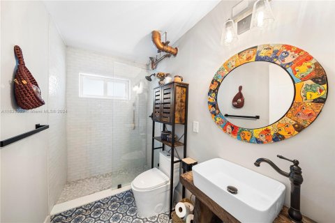 Condo in Miami Beach, Florida, 1 bedroom  № 1305024 - photo 13