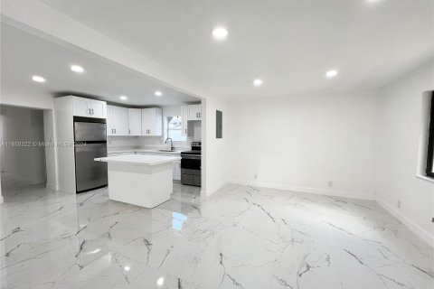 Casa en venta en Hollywood, Florida, 3 dormitorios, 114.36 m2 № 1362778 - foto 2