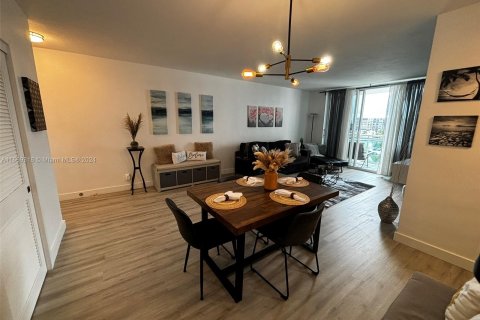 Condominio en alquiler en Hollywood, Florida, 1 dormitorio, 75.9 m2 № 1362615 - foto 5