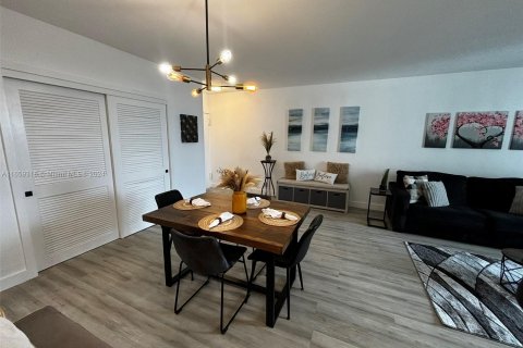 Copropriété à louer à Hollywood, Floride: 1 chambre, 75.9 m2 № 1362615 - photo 4