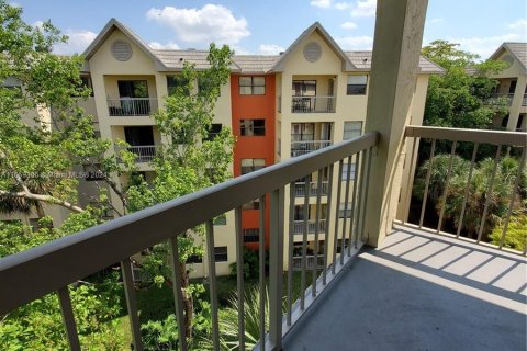 Condo in Doral, Florida, 2 bedrooms  № 1362602 - photo 25