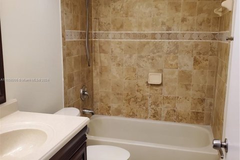 Condo in Doral, Florida, 2 bedrooms  № 1362602 - photo 18