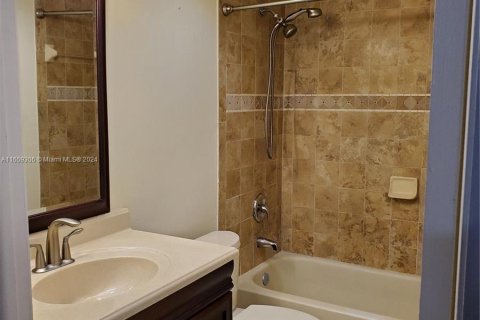 Condo in Doral, Florida, 2 bedrooms  № 1362602 - photo 17