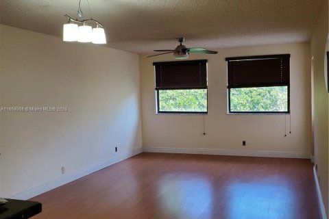 Condo in Doral, Florida, 2 bedrooms  № 1362602 - photo 6