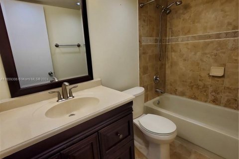 Condo in Doral, Florida, 2 bedrooms  № 1362602 - photo 20