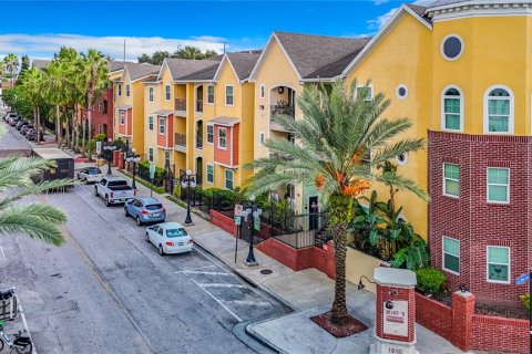 Copropriété à louer à Tampa, Floride: 2 chambres, 107.02 m2 № 1365261 - photo 1