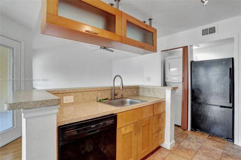 Condo in Coral Springs, Florida, 1 bedroom  № 1367365 - photo 15