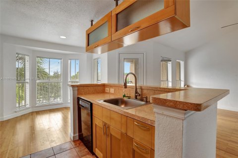 Condo in Coral Springs, Florida, 1 bedroom  № 1367365 - photo 14