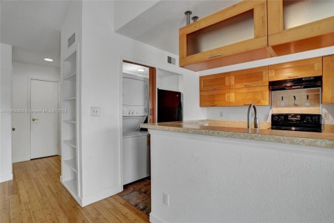 Condo in Coral Springs, Florida, 1 bedroom  № 1367365 - photo 11