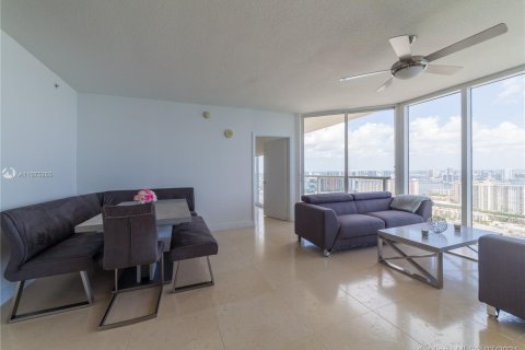 Copropriété à louer à Sunny Isles Beach, Floride: 2 chambres, 132.2 m2 № 11233 - photo 5