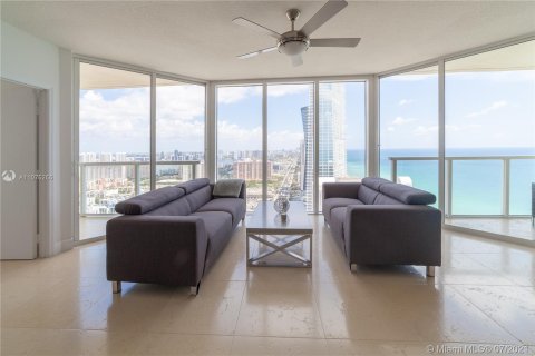 Condominio en alquiler en Sunny Isles Beach, Florida, 2 dormitorios, 132.2 m2 № 11233 - foto 11