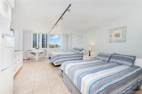 Condominio en alquiler en Sunny Isles Beach, Florida, 38.09 m2 № 11231 - foto 14