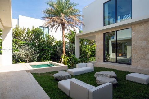 Villa ou maison à vendre à Miami Beach, Floride: 4 chambres, 386.66 m2 № 861983 - photo 10