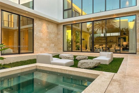 Villa ou maison à vendre à Miami Beach, Floride: 4 chambres, 386.66 m2 № 861983 - photo 11