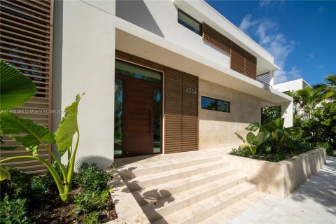 Villa ou maison à vendre à Miami Beach, Floride: 4 chambres, 386.66 m2 № 861983 - photo 1