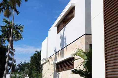 Villa ou maison à vendre à Miami Beach, Floride: 4 chambres, 386.66 m2 № 861983 - photo 3