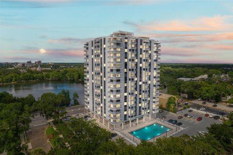 Condominio en venta en Orlando, Florida, 2 dormitorios, 110.46 m2 № 1379550 - foto 1