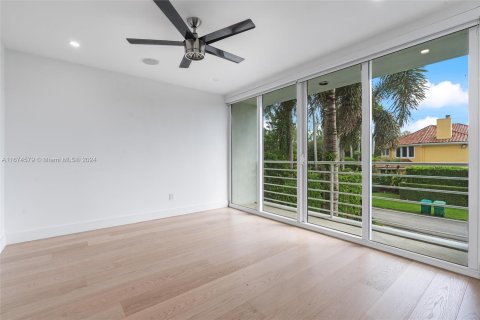 Casa en venta en Miami, Florida, 5 dormitorios, 371.79 m2 № 1404284 - foto 24