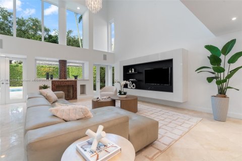 Villa ou maison à vendre à Miami, Floride: 5 chambres, 371.79 m2 № 1404284 - photo 1