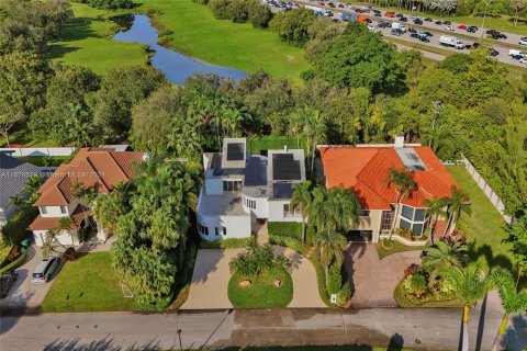 House in Miami, Florida 5 bedrooms, 371.79 sq.m. № 1404284 - photo 28