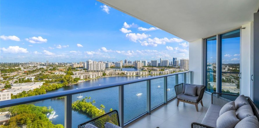 Condominio en North Miami Beach, Florida, 3 dormitorios  № 1404233