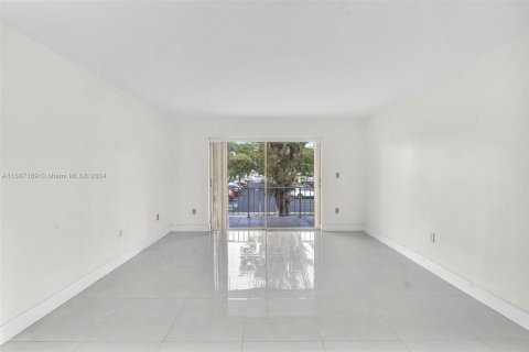 Condominio en venta en Miami, Florida, 3 dormitorios, 117.24 m2 № 1427987 - foto 2