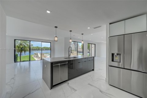 Adosado en alquiler en Fort Lauderdale, Florida, 4 dormitorios, 262.36 m2 № 1370348 - foto 11