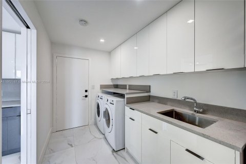 Adosado en alquiler en Fort Lauderdale, Florida, 4 dormitorios, 262.36 m2 № 1370348 - foto 13