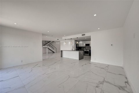 Touwnhouse à louer à Fort Lauderdale, Floride: 4 chambres, 262.36 m2 № 1370348 - photo 8