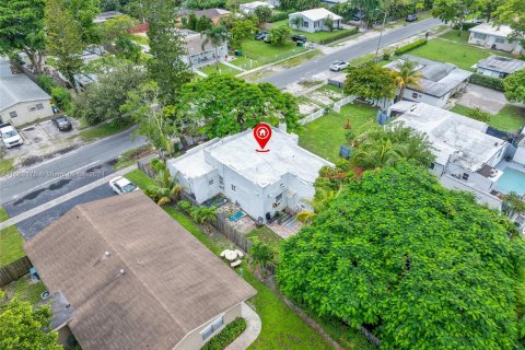 Propiedad comercial en venta en Dania Beach, Florida, 123.37 m2 № 1370346 - foto 8