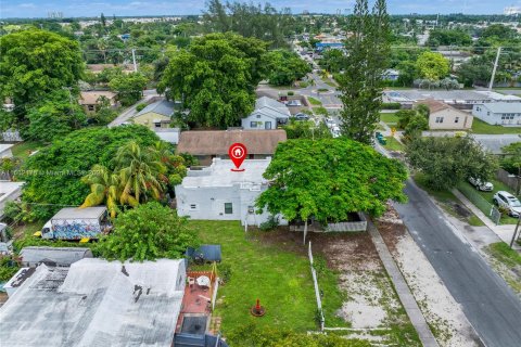 Propiedad comercial en venta en Dania Beach, Florida, 123.37 m2 № 1370346 - foto 10