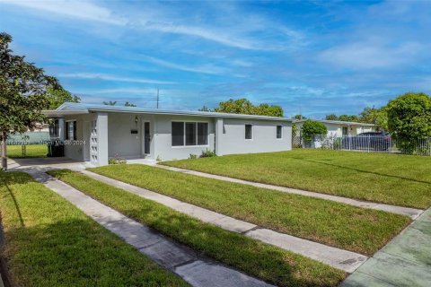 Casa en venta en Miami, Florida, 3 dormitorios, 105.72 m2 № 1415382 - foto 1