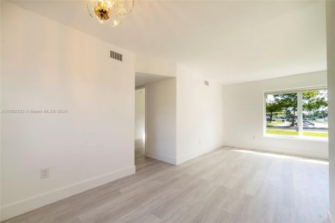 Casa en venta en Miami, Florida, 3 dormitorios, 105.72 m2 № 1415382 - foto 14