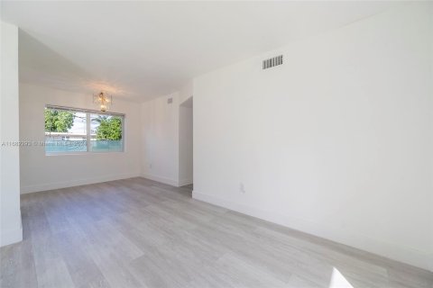 Casa en venta en Miami, Florida, 3 dormitorios, 105.72 m2 № 1415382 - foto 13