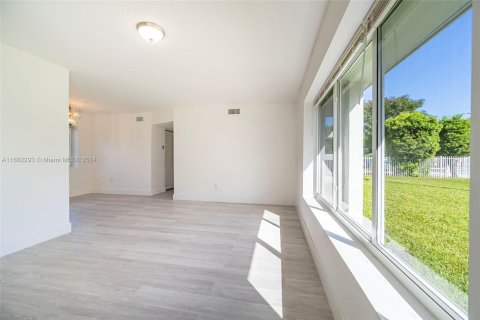 Casa en venta en Miami, Florida, 3 dormitorios, 105.72 m2 № 1415382 - foto 10