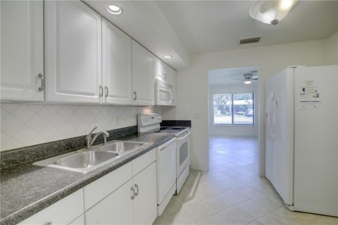 Купить коммерческую недвижимость в Уилтон-Мэнорс, Флорида 159.7м2, № 1160521 - фото 19