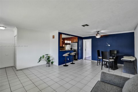 Villa ou maison à vendre à Pembroke Pines, Floride: 3 chambres, 132.76 m2 № 1369122 - photo 15