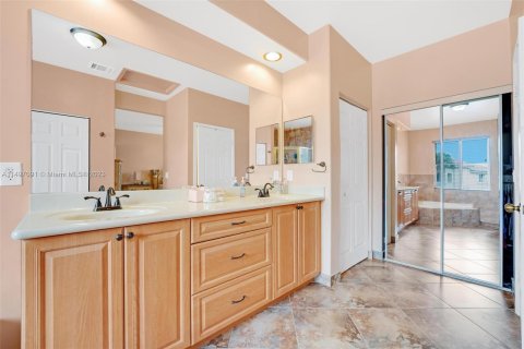 Villa ou maison à vendre à Pembroke Pines, Floride: 4 chambres, 220.92 m2 № 908772 - photo 14