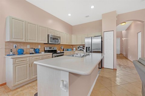 Villa ou maison à vendre à Pembroke Pines, Floride: 4 chambres, 220.92 m2 № 908772 - photo 5