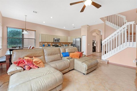 House in Pembroke Pines, Florida 4 bedrooms, 220.92 sq.m. № 908772 - photo 6