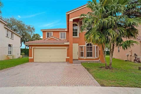 House in Pembroke Pines, Florida 4 bedrooms, 220.92 sq.m. № 908772 - photo 2