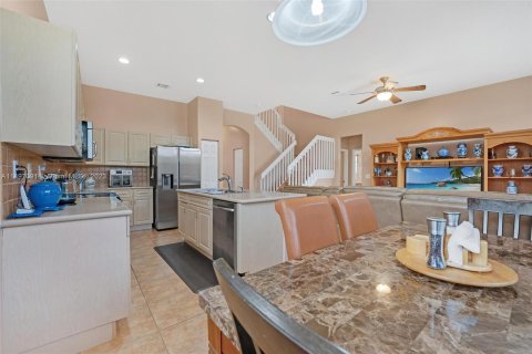 Villa ou maison à vendre à Pembroke Pines, Floride: 4 chambres, 220.92 m2 № 908772 - photo 18