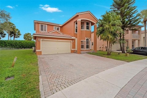 Villa ou maison à vendre à Pembroke Pines, Floride: 4 chambres, 220.92 m2 № 908772 - photo 3