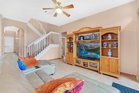 Casa en venta en Pembroke Pines, Florida, 4 dormitorios, 220.92 m2 № 908772 - foto 22