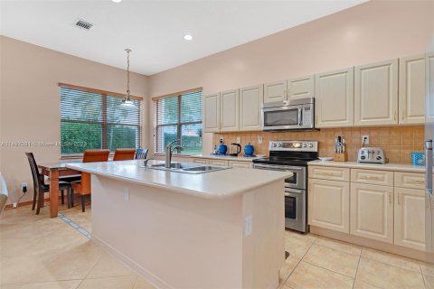 House in Pembroke Pines, Florida 4 bedrooms, 220.92 sq.m. № 908772 - photo 8