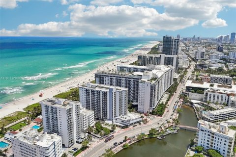 Copropriété à vendre à Miami Beach, Floride: 2 chambres, 104.14 m2 № 1233966 - photo 26