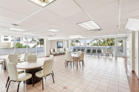 Copropriété à vendre à Miami Beach, Floride: 2 chambres, 104.14 m2 № 1233966 - photo 15