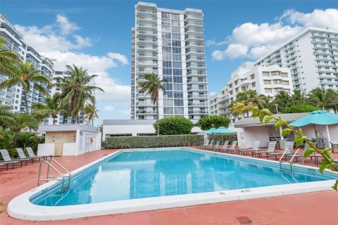 Copropriété à vendre à Miami Beach, Floride: 2 chambres, 104.14 m2 № 1233966 - photo 30