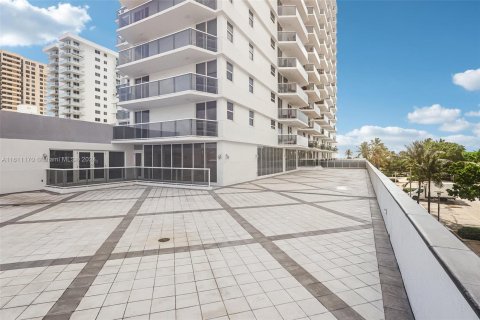 Condo in Miami Beach, Florida, 2 bedrooms  № 1233966 - photo 29